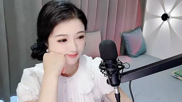 Momo-Wow online show from 06-21-26, 06:49