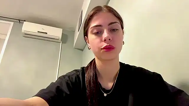 Snapshot of LianaMagic chatting on 06-01-26, 05:03 LianaMagic online show from 06-01-26, 05:03