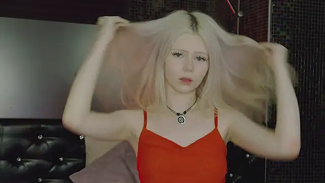 Snapshot of Lucy_Bambi chatting on 06-20-26, 04:54 Lucy Bambi online show from 06-20-26, 04:54