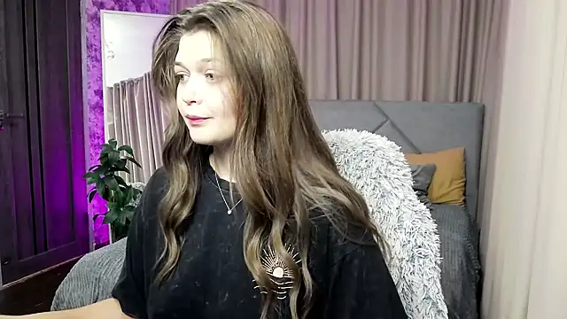 Snapshot of AliceeJin chatting on 07-25-26, 10:35 AliceeJin online show from 07-25-26, 10:35