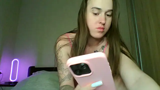 Snapshot of elliza_snow chatting on 06-27-26, 01:06 elliza snow online show from 06-27-26, 01:06