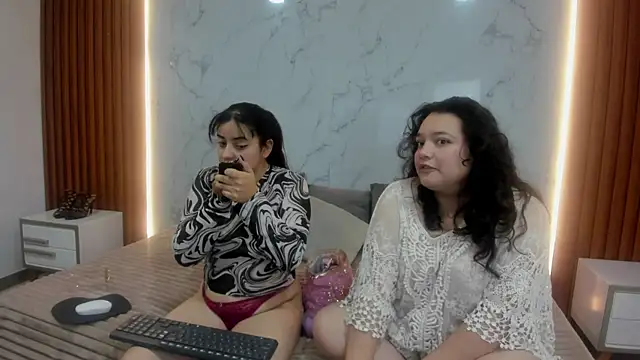Snapshot of genesis_y_moon chatting on 07-11-26, 12:30 genesis y moon online show from 07-11-26, 12:30