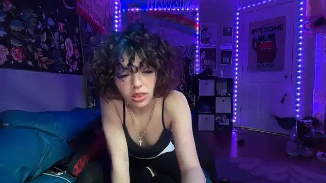 Snapshot of petitewhitebaee chatting on 06-13-26, 10:46 petitewhitebaee online show from 06-13-26, 10:46