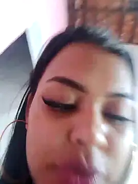 Snapshot of Silmara21 chatting on 06-06-26, 04:33 Silmara21 online show from 06-06-26, 04:33