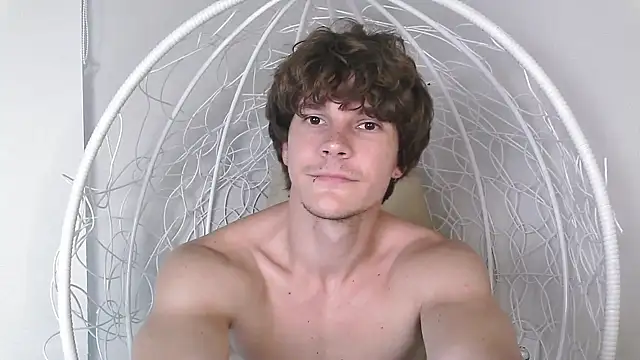 Snapshot of Eric_Crush chatting on 07-20-26, 04:05 Eric Crush online show from 07-20-26, 04:05