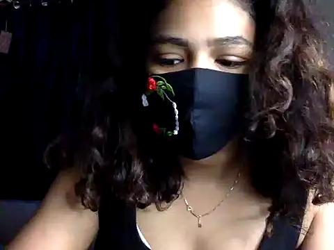 Snapshot of Nisha-moon chatting on 06-18-26, 06:35 Nisha-moon online show from 06-18-26, 06:35