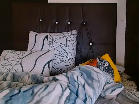 sexybitchh22 online show from 06-18-26, 07:41