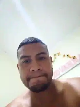 Snapshot of Giovann14 chatting on 06-20-26, 10:34 Giovann14 online show from 06-20-26, 10:34