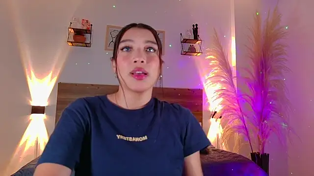 Snapshot of _Emmakiss_ chatting on 06-18-26, 12:20 Emmakiss online show from 06-18-26, 12:20