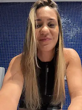 Snapshot of Betinhaalves chatting on 07-12-26, 01:51 Betinhaalves online show from 07-12-26, 01:51