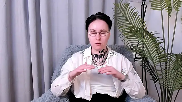 Snapshot of LeonOsbey chatting on 06-03-26, 02:33 LeonOsbey online show from 06-03-26, 02:33