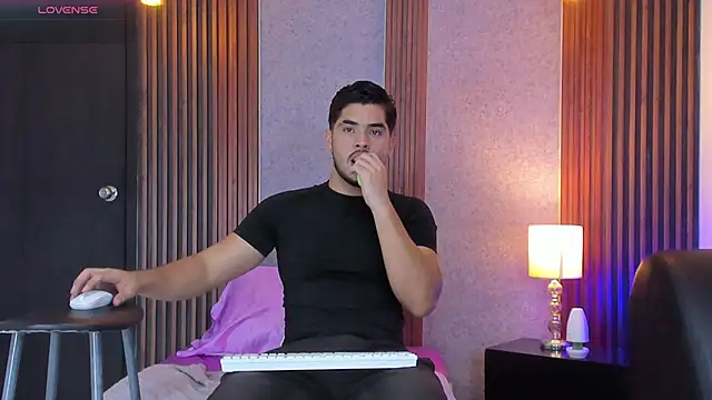 Snapshot of luciano_vitale chatting on 07-05-26, 12:56 luciano vitale online show from 07-05-26, 12:56