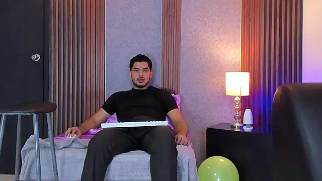 Snapshot of luciano_vitale chatting on 07-06-26, 12:24 luciano vitale online show from 07-06-26, 12:24