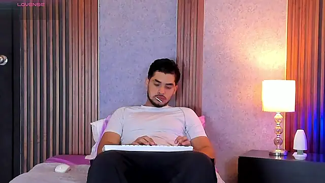 Snapshot of luciano_vitale chatting on 07-10-26, 12:41 luciano vitale online show from 07-10-26, 12:41