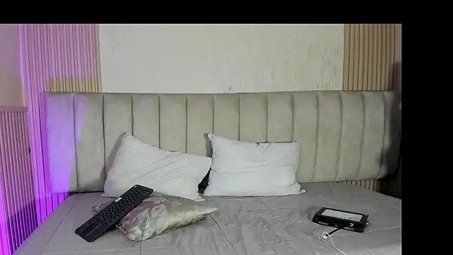 Snapshot of julimonroe_ chatting on 06-27-26, 01:32 julimonroe online show from 06-27-26, 01:32