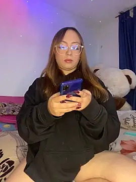 Snapshot of Caamii_ chatting on 06-17-26, 03:31 Caamii online show from 06-17-26, 03:31