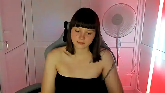 Snapshot of Vanilla_Vixen chatting on 06-18-26, 06:12 Vanilla Vixen online show from 06-18-26, 06:12