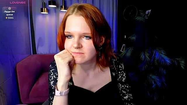 Snapshot of Goddess__Alice chatting on 06-17-26, 06:27 Goddess Alice online show from 06-17-26, 06:27