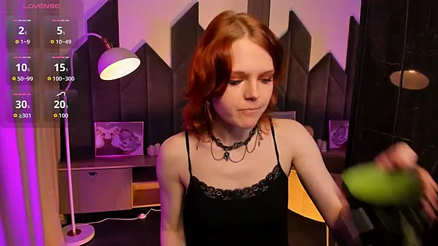 Snapshot of Goddess__Alice chatting on 06-25-26, 01:15 Goddess Alice online show from 06-25-26, 01:15