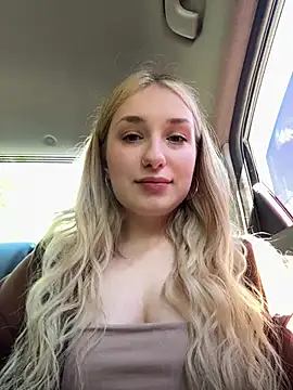 Snapshot of Polly_Pop chatting on 06-19-26, 12:42 Polly Pop online show from 06-19-26, 12:42