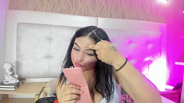 Snapshot of NaomiWhite_ chatting on 07-18-26, 08:12 NaomiWhite online show from 07-18-26, 08:12