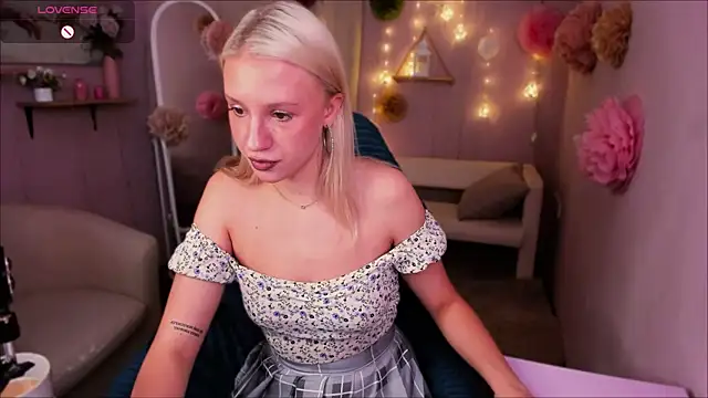 Snapshot of Angel_Tessa chatting on 07-29-26, 08:51 Angel Tessa online show from 07-29-26, 08:51