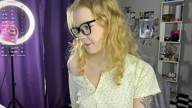 Snapshot of evetease chatting on 06-18-26, 04:35 evetease online show from 06-18-26, 04:35