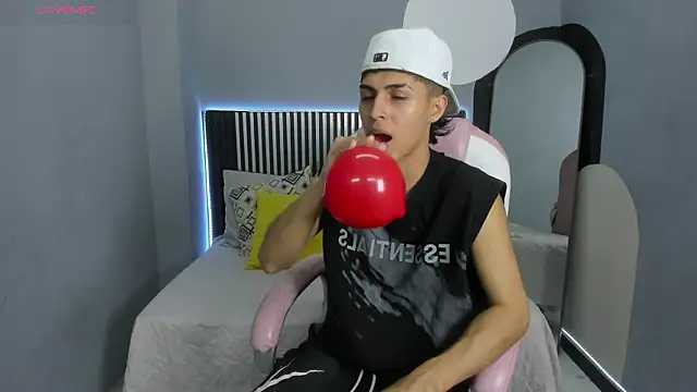 Snapshot of Axel_Mendozaa chatting on 06-18-26, 08:13 Axel Mendozaa online show from 06-18-26, 08:13