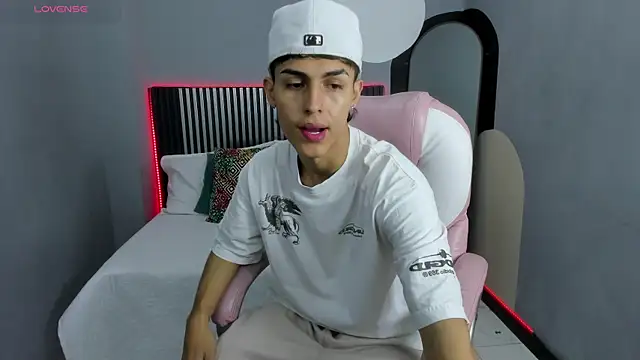 Snapshot of Axel_Mendozaa chatting on 06-24-26, 08:08 Axel Mendozaa online show from 06-24-26, 08:08