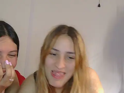 Snapshot of sweet_melatina chatting on 07-16-26, 03:40 sweet melatina online show from 07-16-26, 03:40