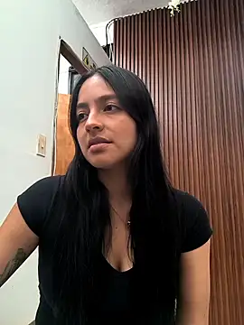 SophiCastro09  online show from 06-10-26, 07:57