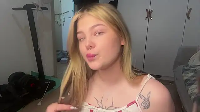 Snapshot of JessLuck chatting on 06-19-26, 03:38 JessLuck online show from 06-19-26, 03:38
