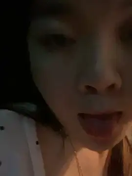 Snapshot of qianduoduo521 chatting on 06-27-26, 05:18 qianduoduo521 online show from 06-27-26, 05:18
