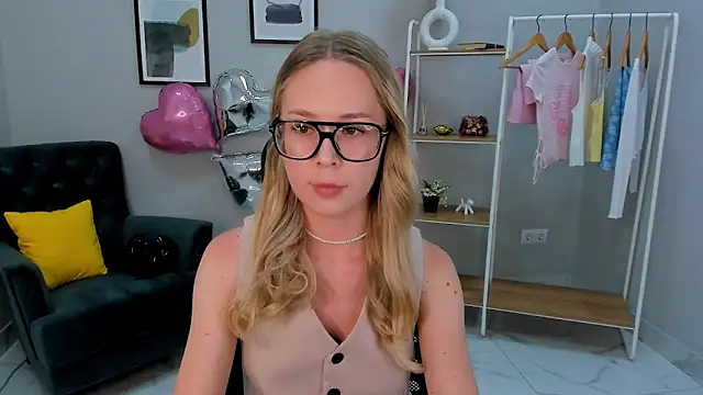 Snapshot of Dana_Long chatting on 06-07-26, 12:53 Dana Long online show from 06-07-26, 12:53