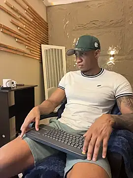 LoganVarela online show from 07-13-26, 04:10