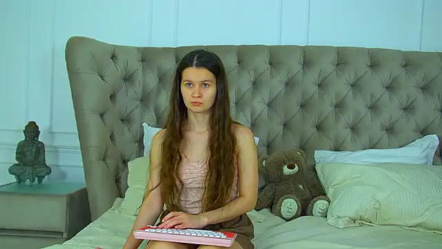 JuliettaTiffani online show from 07-05-26, 04:30