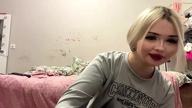 moonluv33 online show from 06-12-26, 02:05