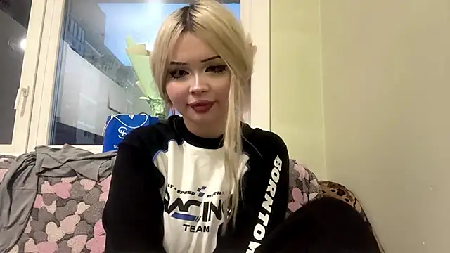 moonluv33 online show from 06-19-26, 01:26