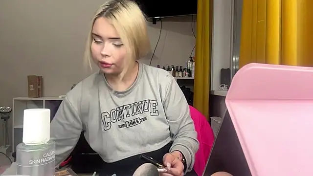 moonluv33 online show from 06-20-26, 01:25