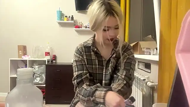 moonluv33 online show from 06-25-26, 01:59