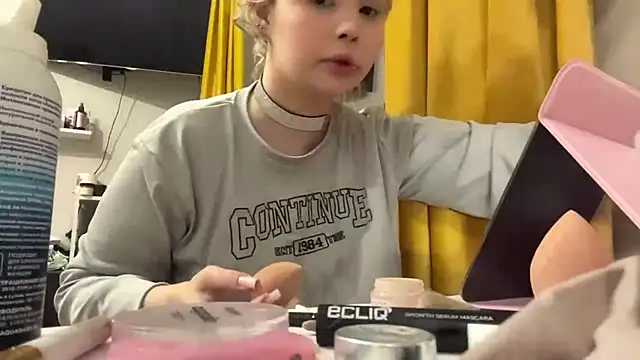 moonluv33 online show from 06-27-26, 02:12