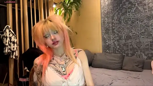 Snapshot of JoanneMcauly chatting on 06-15-26, 09:50 JoanneMcauly online show from 06-15-26, 09:50