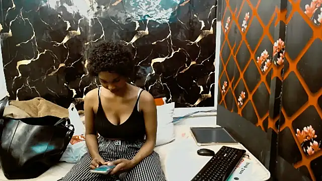 Snapshot of Caramelminxx_ chatting on 07-08-26, 07:24 Caramelminxx online show from 07-08-26, 07:24