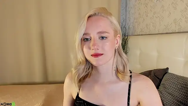 Snapshot of Chloe-Deccer chatting on 06-26-26, 01:21 Chloe-Deccer online show from 06-26-26, 01:21