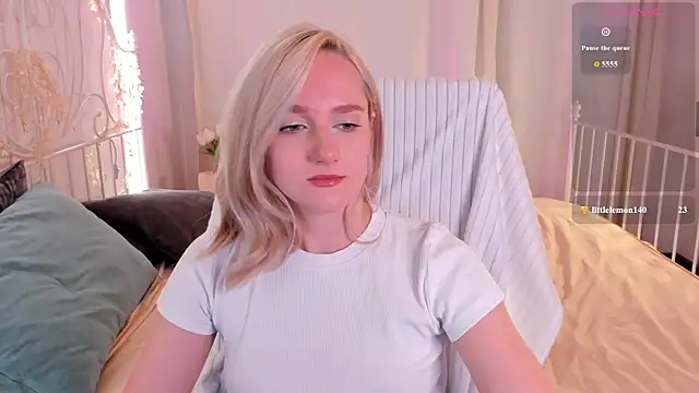 Snapshot of Chloe-Deccer chatting on 07-13-26, 01:30 Chloe-Deccer online show from 07-13-26, 01:30