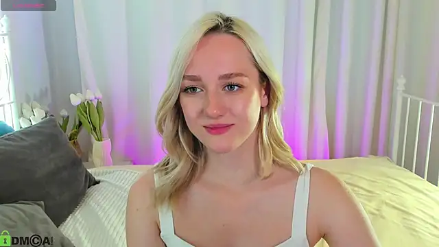 Snapshot of Chloe-Deccer chatting on 07-25-26, 01:04 Chloe-Deccer online show from 07-25-26, 01:04