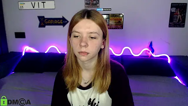 CarolInWonderland online show from 06-30-26, 06:36