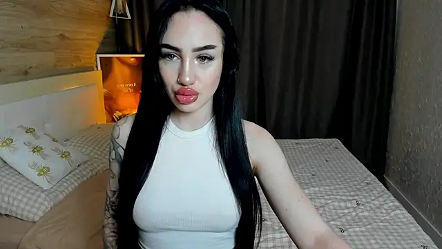 Snapshot of MayaGlamour chatting on 06-14-26, 08:27 MayaGlamour online show from 06-14-26, 08:27