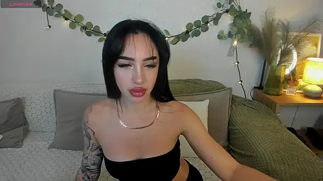 Snapshot of MayaGlamour chatting on 07-01-26, 06:15 MayaGlamour online show from 07-01-26, 06:15