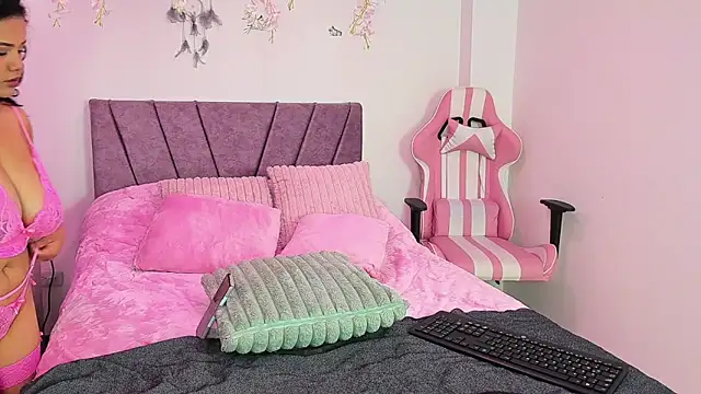 NahomyEvans online show from 06-12-26, 12:26